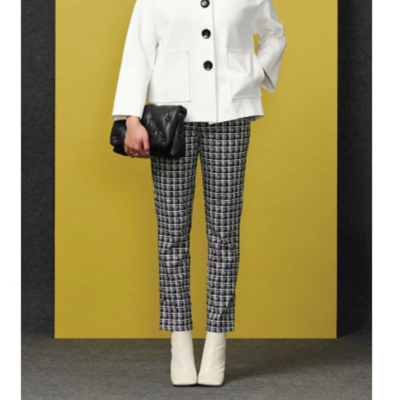 🎁🎁Vanilla and Black Dress Pants🎁🎁🤶 - Picture 5 of 10